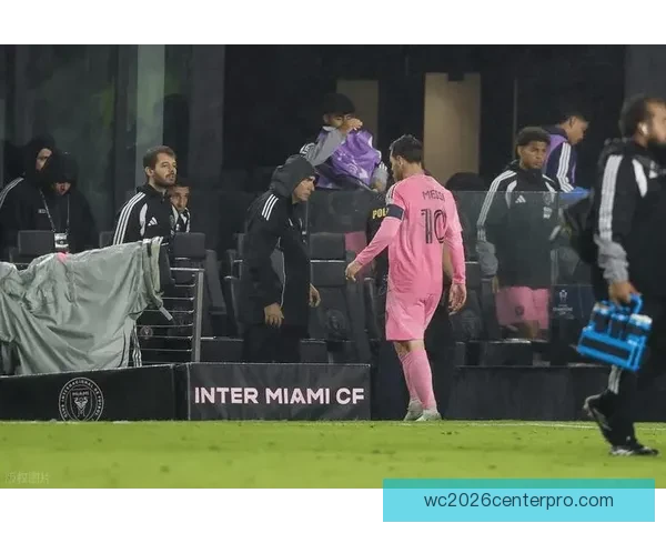 国际足坛风云再起：梅西与C罗争议再燃，英超豪门转会风波持续升级